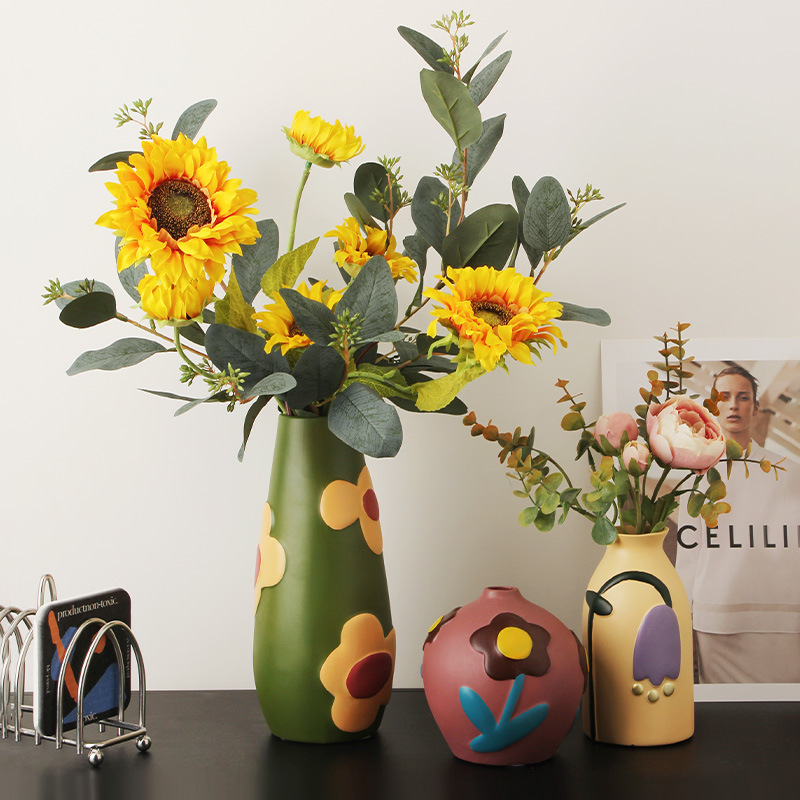 9003 Ceramic vase with flower arrangement and painting